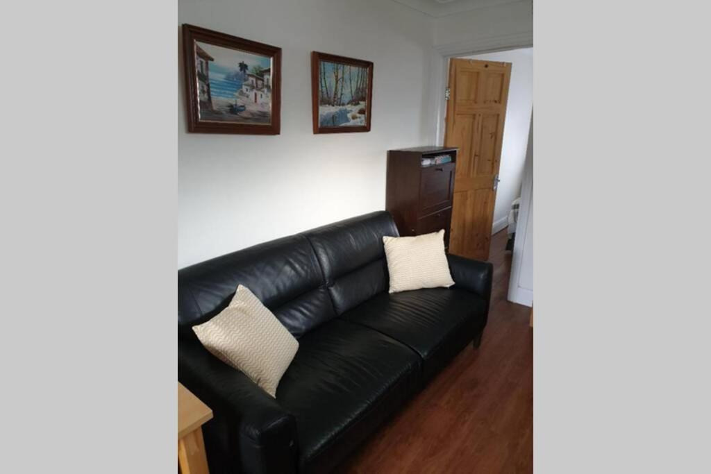A Home Away From Home With A Big Welcome Erith Extérieur photo